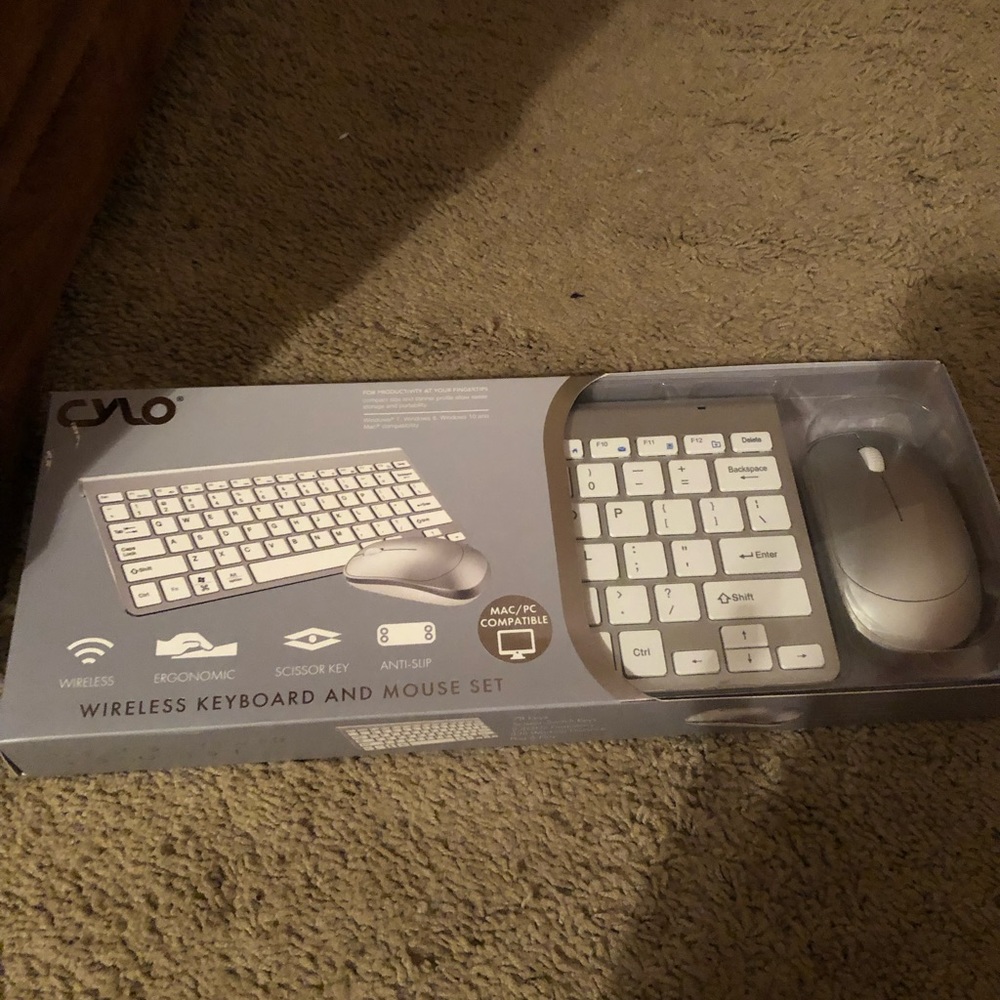 CYLO Wireless Keyboard and Mouse Set C-78Pro